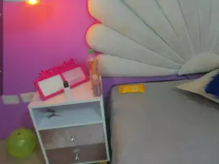 hottlipsMeli's Live Sex Cam Show