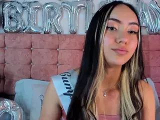 liaa-18's Live Sex Cam Show