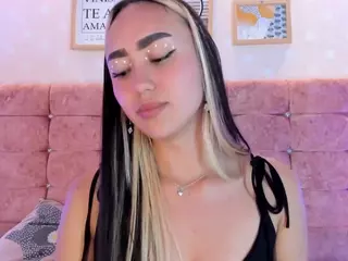 liaa-18's Live Sex Cam Show