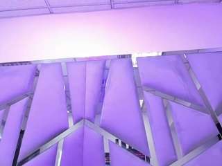 vanelin18's CamSoda show and profile