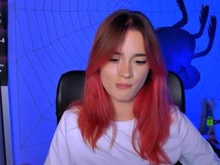 liana-kisses from CamSoda