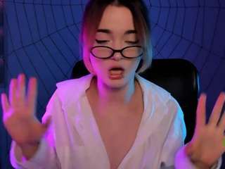  liana-kisses chat room