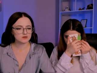  liana-kisses chat room