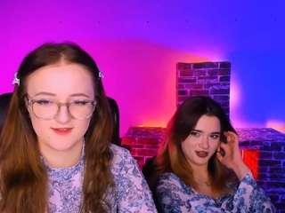 liana-kisses's CamSoda show and profile