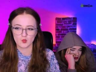 liana-kisses's CamSoda show and profile