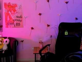 liana-kisses's CamSoda show and profile