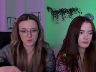 liana-kisses's live room