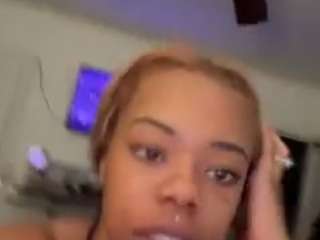 Live webcam model theredboneslut on Soda Cams