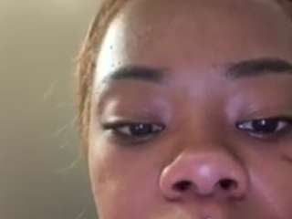 Live webcam model theredboneslut on Soda Cams