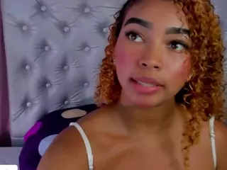 Emiily-Bella's Live Sex Cam Show