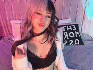 cute-lily live webcam show