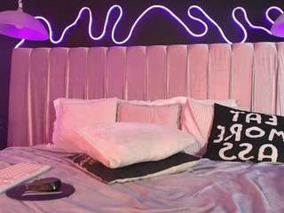 cute-lily webcam model