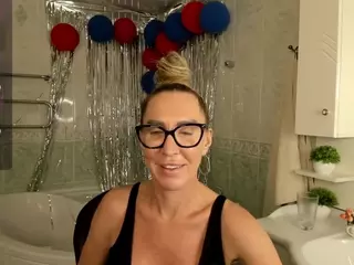 PhoebeeHolywelll's Live Sex Cam Show
