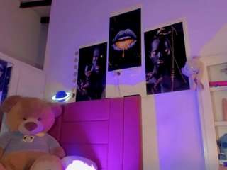 alexia-corleoni's CamSoda show and profile