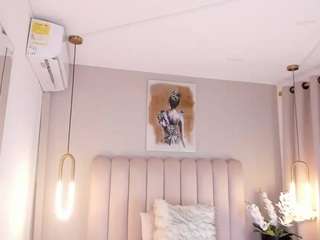 lia-angels Live Webcam on CamSoda