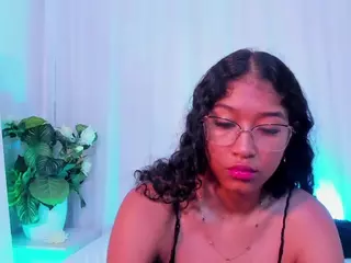 Tamaralorens's Live Sex Cam Show