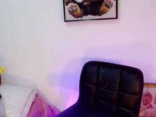 le modèle karolla-bigcock est en webcam porno dans un show sur le site camsoda, il possède les tags suivants: anal toys,average,black hair,brown eyes,cumshot,dirty talk,drinking,flat chested,gape,nipple piercings,orgasm,hd