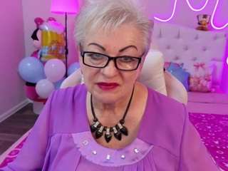Kaylesmoll's cam show statistics and live stream