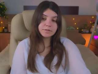 Model ini sedang live sekarang. violashy