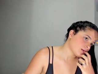 kellymillian webcam model