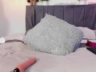 aihnoa-split Live Webcam on CamSoda