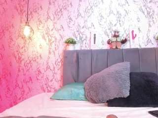 aihnoa-split Live Webcam on CamSoda