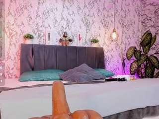 aihnoa-split Live Webcam on CamSoda