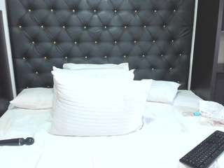 Live cam show with TaboodirtyLove