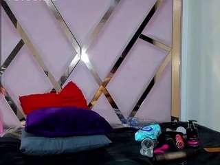 daianalutzrx, female webcam model,  years old, on live webcam