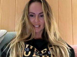 Live webcam model roryjhey on Soda Cams