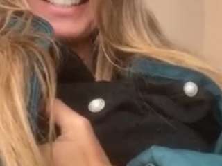 Live webcam model roryjhey on Soda Cams