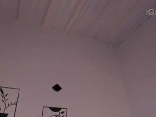 annie-barozzi live cam profile