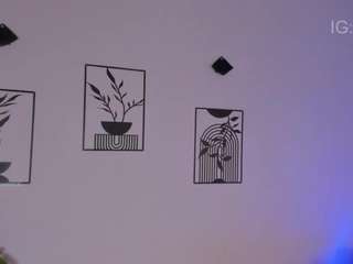 annie-barozzi's CamSoda show and profile