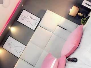 manellyksparklee's CamSoda show and profile