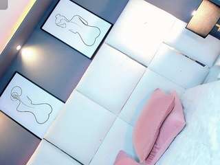 Acest model este live acum. manellyksparklee