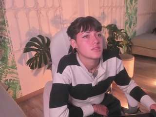 charlottewhite-1's CamSoda show and profile