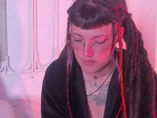 charlottewhite-1's CamSoda show and profile