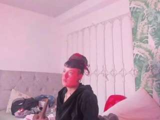 charlottewhite-1's CamSoda show and profile