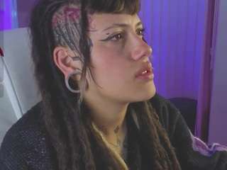 charlottewhite-1 Live Webcam on CamSoda