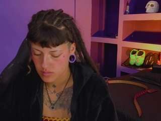 charlottewhite-1 Live Webcam on CamSoda