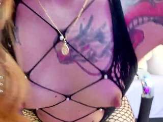 cherry-welll Live Webcam on CamSoda