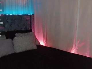 emamichaelss Live Webcam on CamSoda