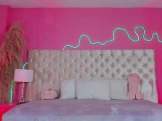 julieta-cortes's CamSoda show and profile