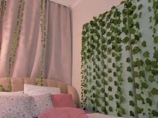 loveislola's CamSoda show and profile