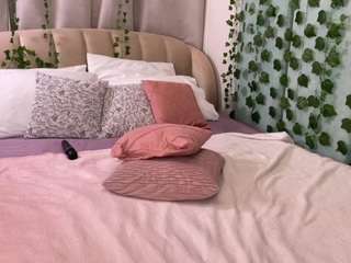 loveislola live cam profile