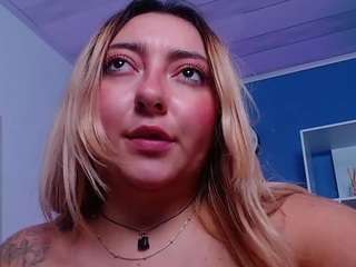 miaawild Latina Anal Squirt camsoda