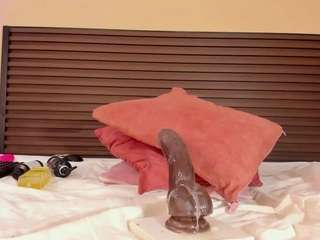 le modèle kim-baker2 est en webcam porno dans un show sur le site camsoda, il possède les tags suivants: ass,handjob,toys,thick,tattoos,strip,smoking,shaved-pussy,role-play,asshole,lovense,pussy,fingers,fingering,erotic-dance,drinking,dildo,deepthroat,cum,brown eyes