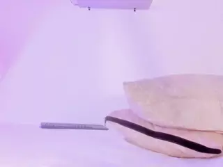 Kim-Baker2's Live Sex Cam Show