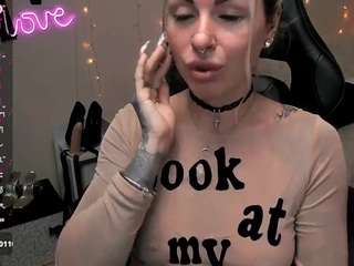 lerika-moore's CamSoda show and profile