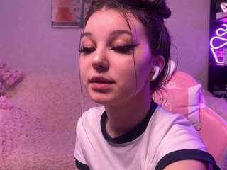 mackenzie-foy from CamSoda is Freechat